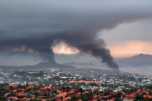 Nouvelle-Calédonie: le président qui a transformé l’or en plomb