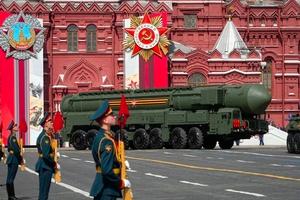 Dieu, la bombe et la «roulette russe»