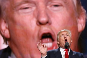 Trump ou l’art de déchirer le rideau