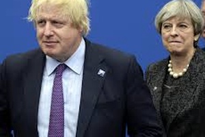 Brexit: le gouvernement May tangue, mais ne coule pas (encore)