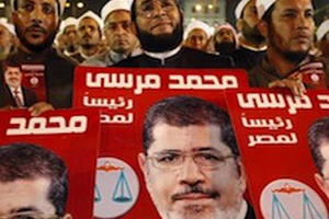 Egypte: à quoi joue Morsi ? 