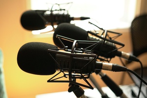 Le podcast natif: média générationnel ou de polarisation sociale?